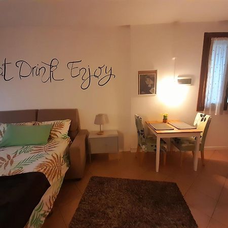 Ferienwohnung A Casa Di Sole Arese Exterior foto